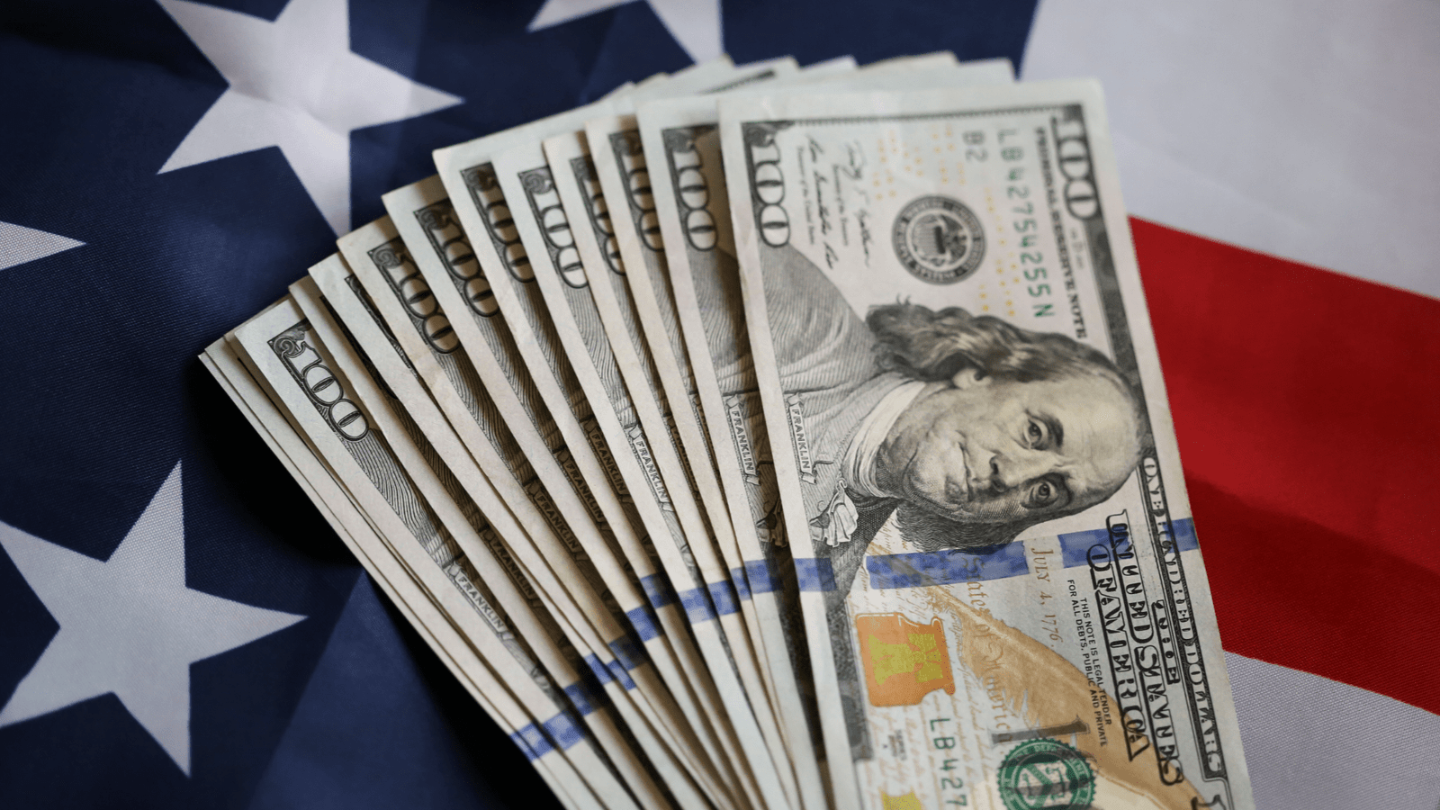 Dolarizar a carteira: entenda por que investir em dólar pode proteger seu patrimônio